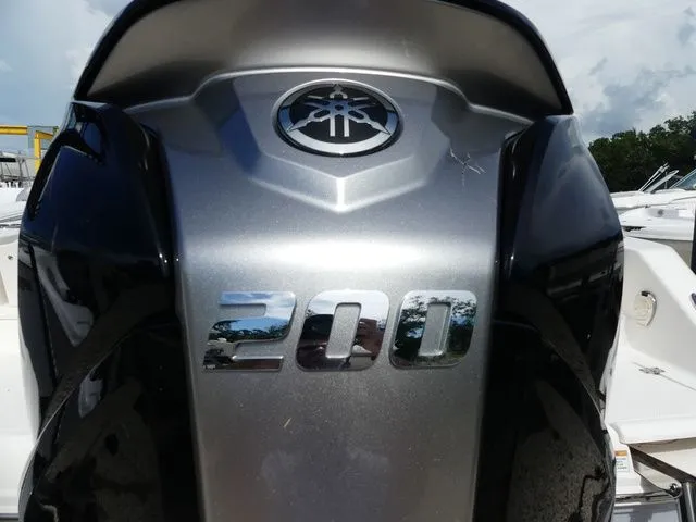 Slide: The Image of Robalo R200 Center Console 2023 - 7