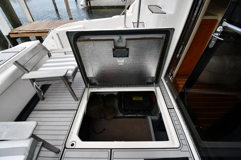Slide: The Image of Sea Ray 480 Sedan Bridge 2001 - 94