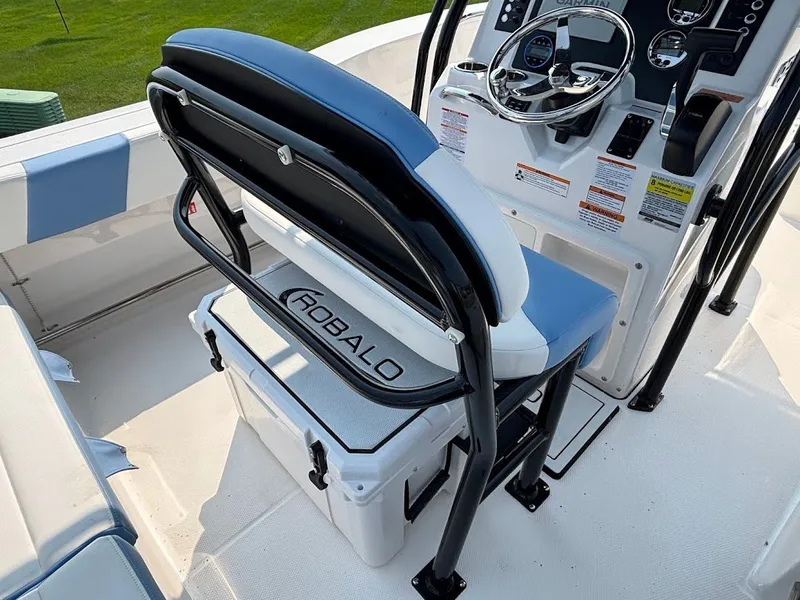 Slide: The Image of 2026 Robalo 202 Explorer 10 - 10