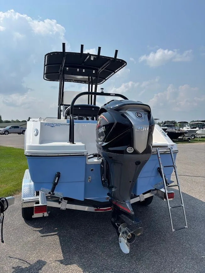 Slide: The Image of 2026 Robalo 202 Explorer 4 - 4