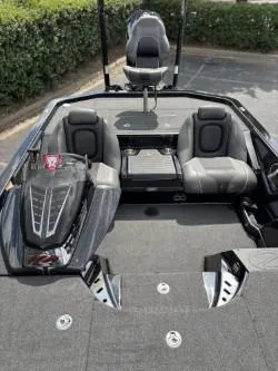 Slide: The Image of 2021 Ranger Z520C Ranger Cup Equipped boat with dual seats and sleek design. - 4