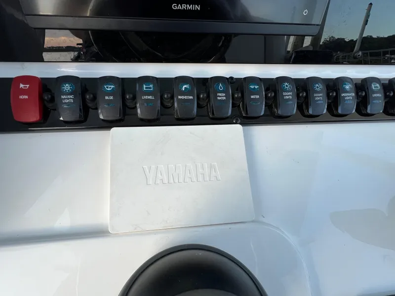 Slide: The Image of Control panel of 2024 Sea Hunt Ultra 239 SE boat with Yamaha branding. - 25