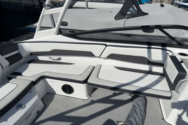 Slide: The Image of Yamaha AR195 2021 - 10