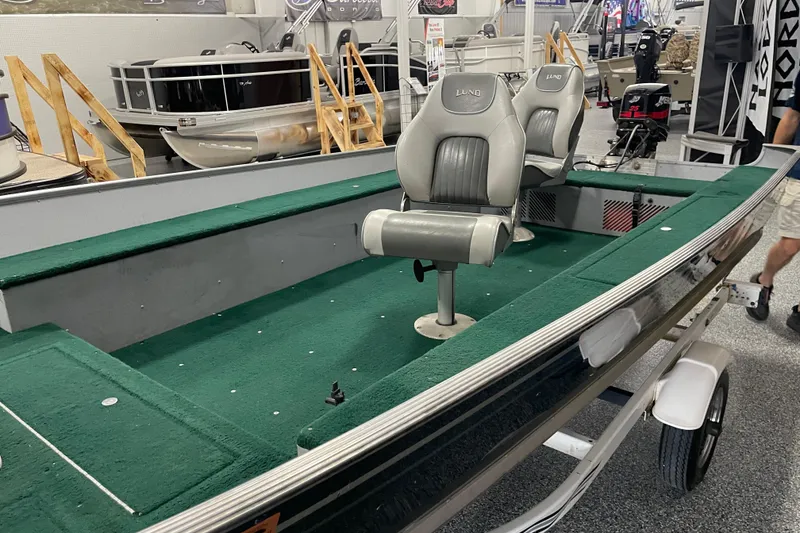 Slide: The Image of 2003 Lund 1650-V Rebel Tiller boat with green carpet and two seats on display. - 6
