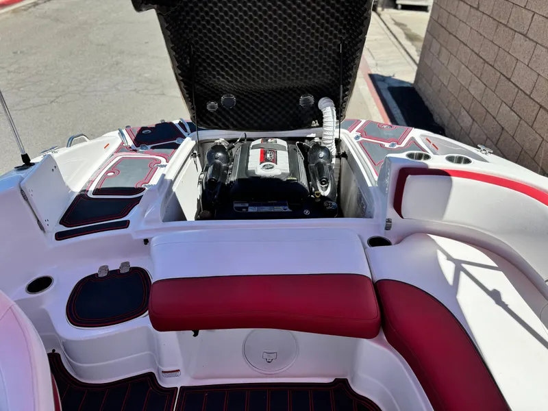 Slide: The Image of 2018 Tracker TAHOE 215 XI boat engine compartment with red and white seating. - 23