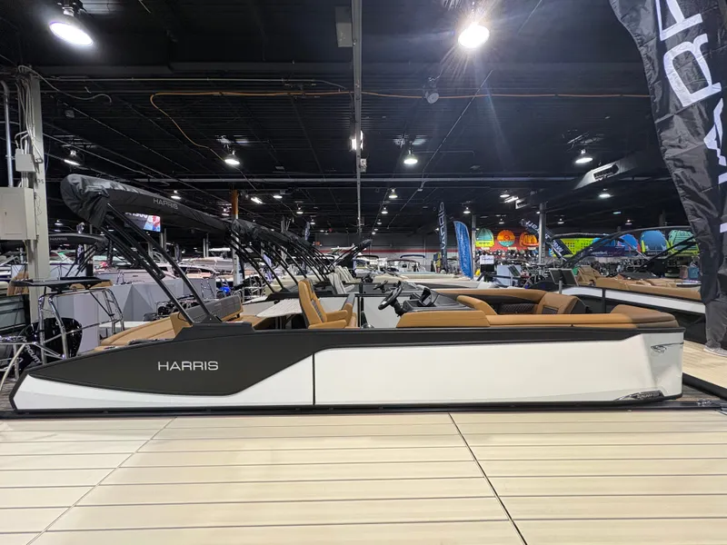 Slide: The Image of Harris Sunliner 250 2026 - 2