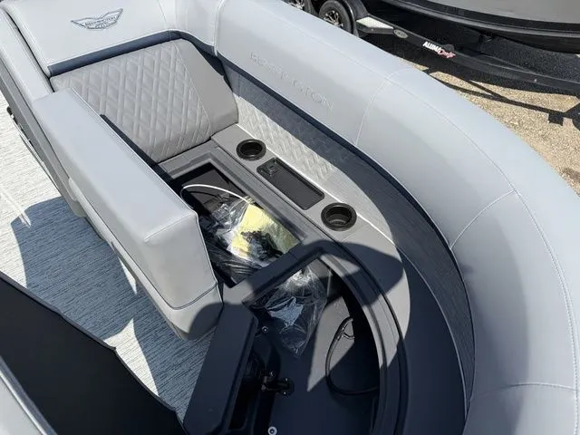 Slide: The Image of Bennington M Quad Bench 22 MFB Tritoon 2026 - 10