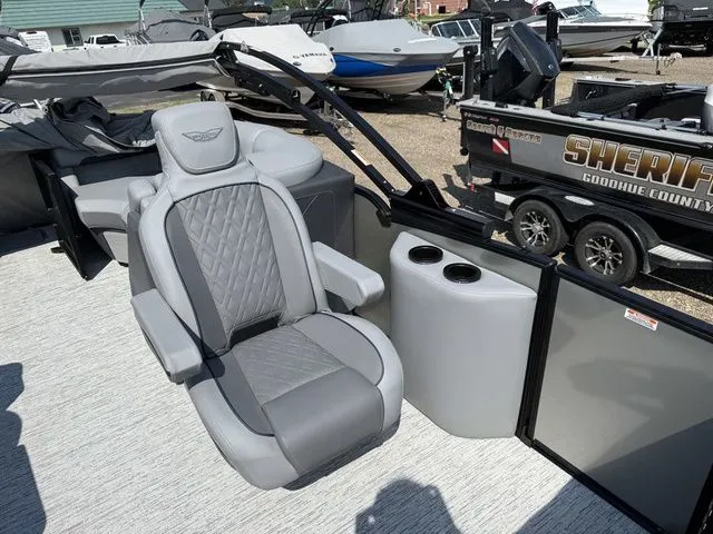 Slide: The Image of Bennington M Quad Bench 22 MFB Tritoon 2026 - 11