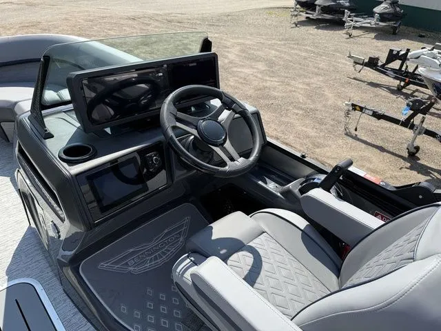 Slide: The Image of Bennington M Quad Bench 22 MFB Tritoon 2026 - 20