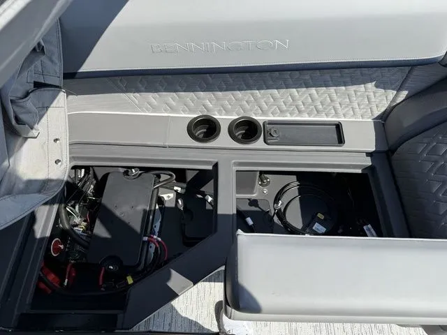 Slide: The Image of Bennington M Quad Bench 22 MFB Tritoon 2026 - 27