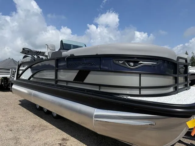 Slide: The Image of Bennington M Quad Bench 22 MFB Tritoon 2026 - 5