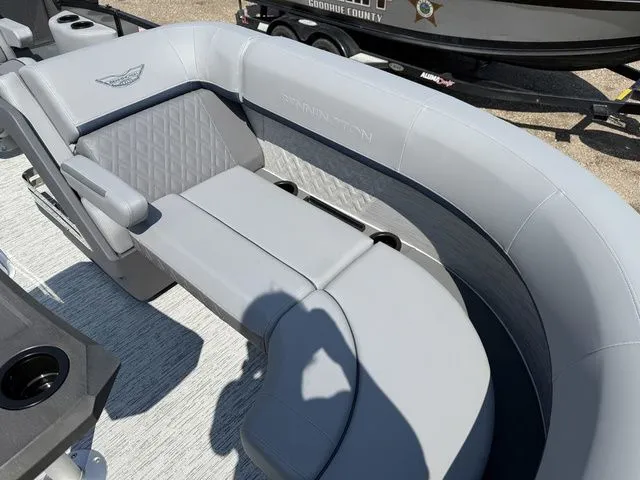 Slide: The Image of Bennington M Quad Bench 22 MFB Tritoon 2026 - 9