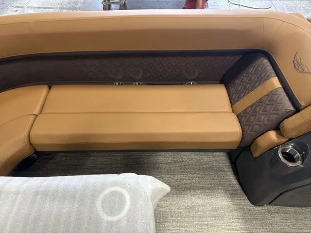 Slide: The Image of Bennington M Quad Bench 24 MFB Tritoon 2026 - 11