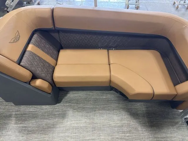 Slide: The Image of Bennington M Quad Bench 24 MFB Tritoon 2026 - 13