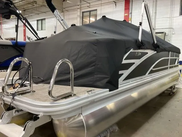 Slide: The Image of Bennington M Quad Bench 24 MFB Tritoon 2026 - 19