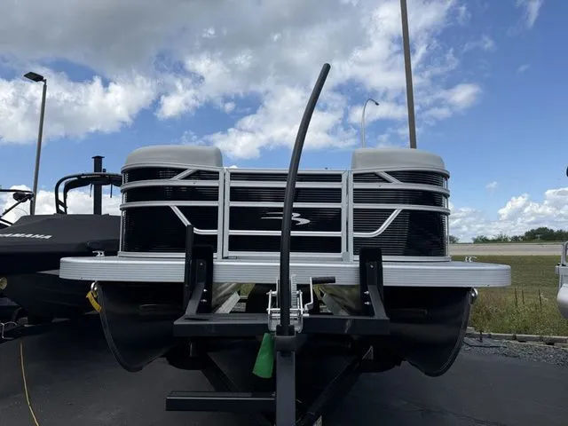 Slide: The Image of Bennington S-One Swingback 22 SSB Tritoon 2026 - 3