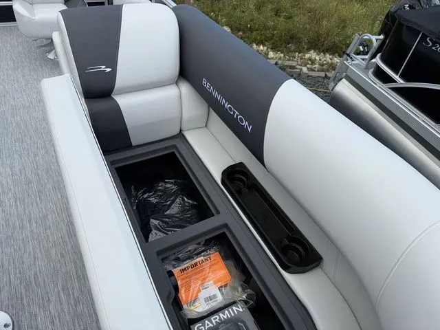 Slide: The Image of Bennington S-One Swingback 22 SSB Tritoon 2026 - 9