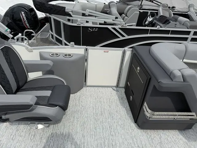 Slide: The Image of Bennington M Swingback 22 MSB Tritoon 2026 - 20