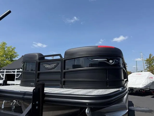 The Image of Bennington M Quad Bench 24 MFB Tritoon 2026 - 1