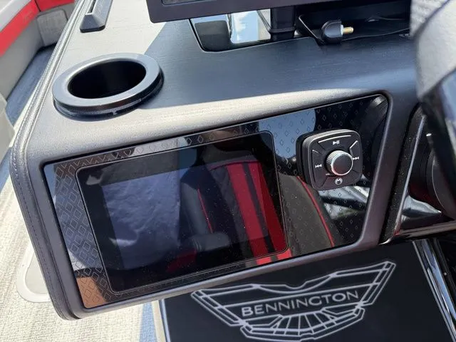 Slide: The Image of Bennington M Quad Bench 24 MFB Tritoon 2026 - 17