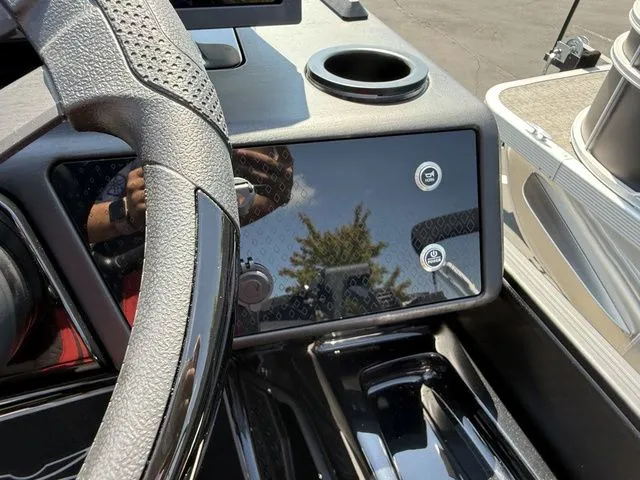 Slide: The Image of Bennington M Quad Bench 24 MFB Tritoon 2026 - 19