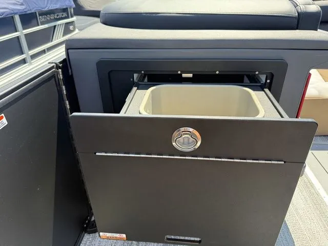 Slide: The Image of Bennington M Quad Bench 24 MFB Tritoon 2026 - 23