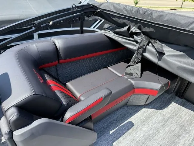 Slide: The Image of Bennington M Quad Bench 24 MFB Tritoon 2026 - 27