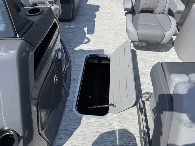 Slide: The Image of Bennington M Quad Bench 22 MFB Tritoon 2026 - 13