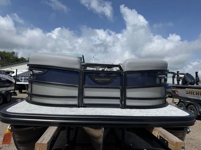 Slide: The Image of Bennington M Quad Bench 22 MFB Tritoon 2026 - 4