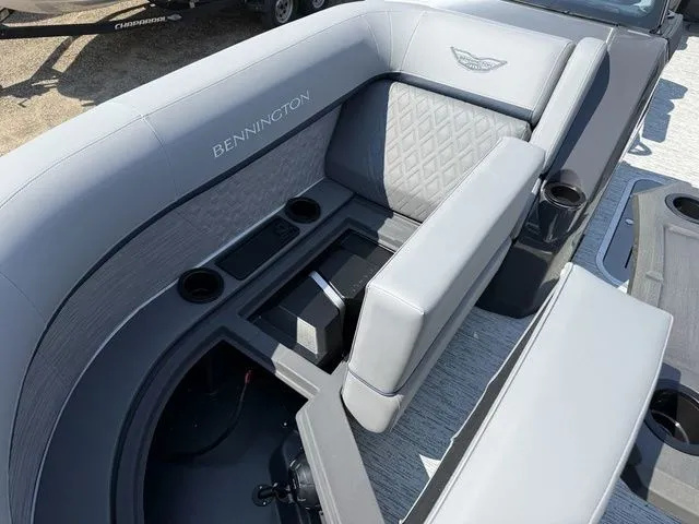 Slide: The Image of Bennington M Quad Bench 22 MFB Tritoon 2026 - 8