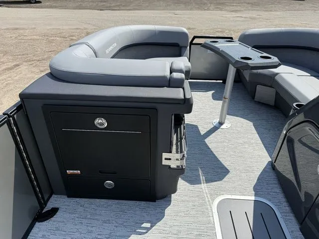 Slide: The Image of Bennington M Quad Bench 22 MFB Tritoon 2026 - 14