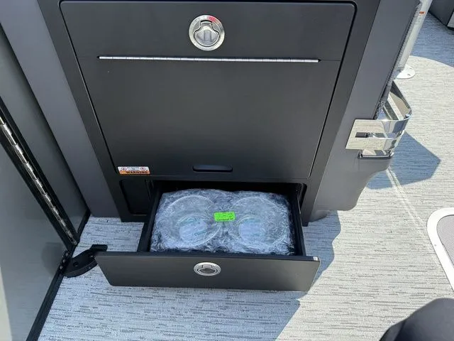 Slide: The Image of Bennington M Quad Bench 22 MFB Tritoon 2026 - 17