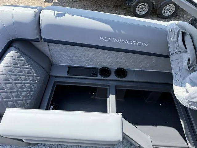 Slide: The Image of Bennington M Quad Bench 22 MFB Tritoon 2026 - 25