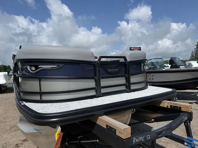 Slide: The Image of Bennington M Quad Bench 22 MFB Tritoon 2026 - 3