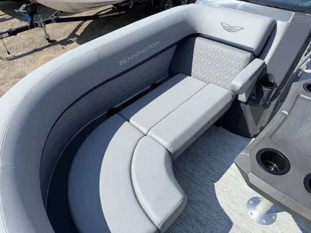 Slide: The Image of Bennington M Quad Bench 22 MFB Tritoon 2026 - 7