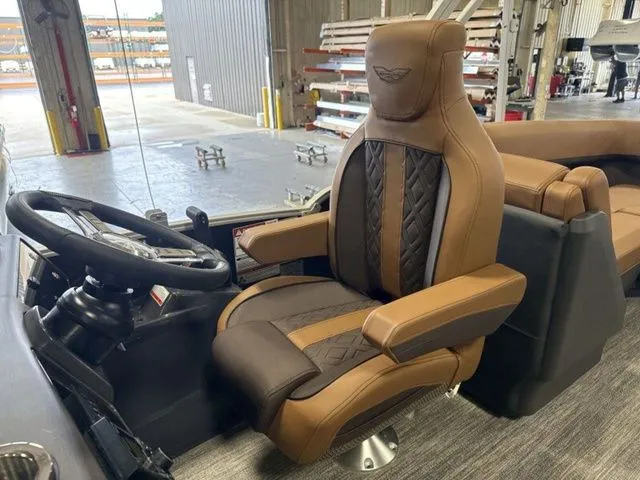 Slide: The Image of Bennington M Quad Bench 24 MFB Tritoon 2026 - 16