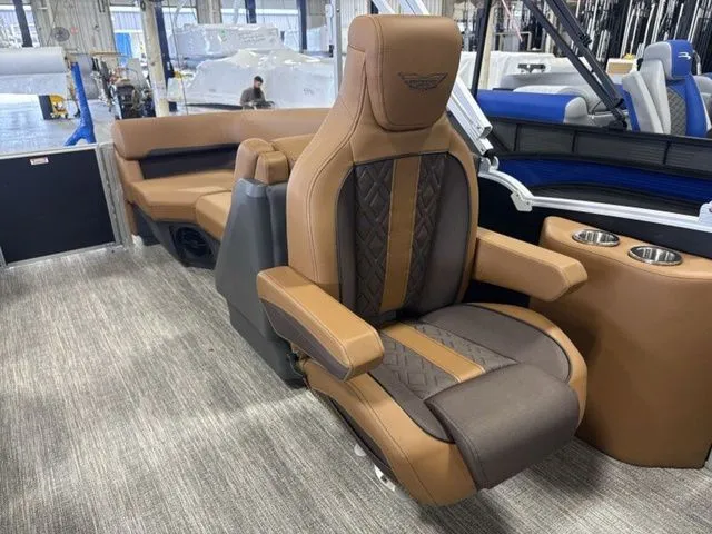 Slide: The Image of Bennington M Quad Bench 24 MFB Tritoon 2026 - 17