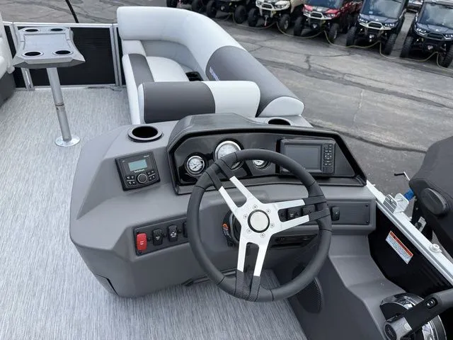 Slide: The Image of Bennington S-One Swingback 22 SSB Tritoon 2026 - 14