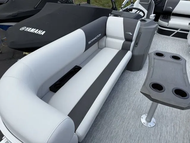 Slide: The Image of Bennington S-One Swingback 22 SSB Tritoon 2026 - 6