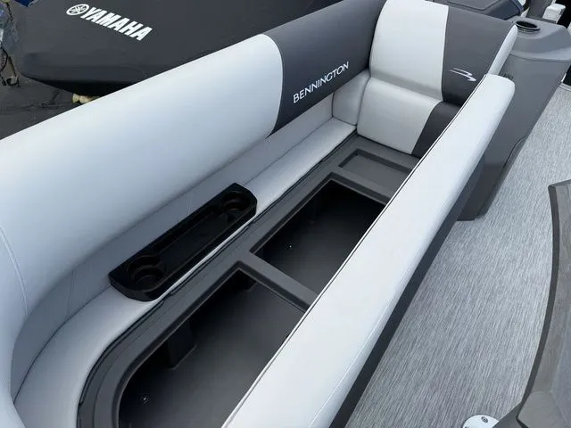 Slide: The Image of Bennington S-One Swingback 22 SSB Tritoon 2026 - 7