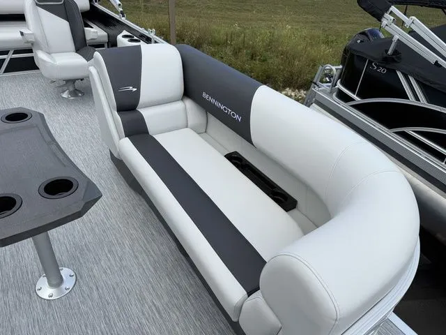 Slide: The Image of Bennington S-One Swingback 22 SSB Tritoon 2026 - 8