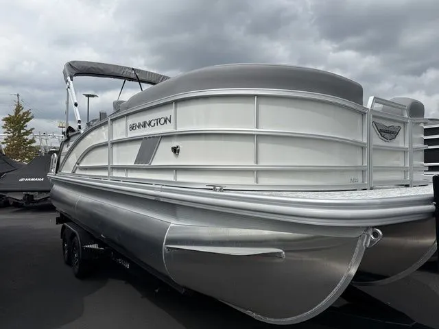 The Image of Bennington M Swingback 22 MSB Tritoon 2026 - 1