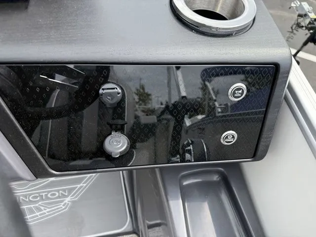 Slide: The Image of Bennington M Swingback 22 MSB Tritoon 2026 - 18