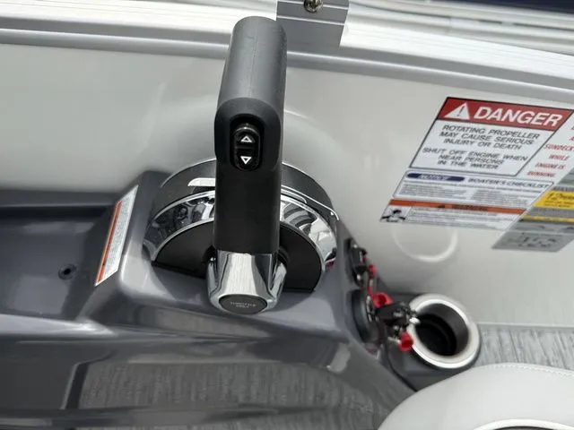 Slide: The Image of Bennington M Swingback 22 MSB Tritoon 2026 - 19