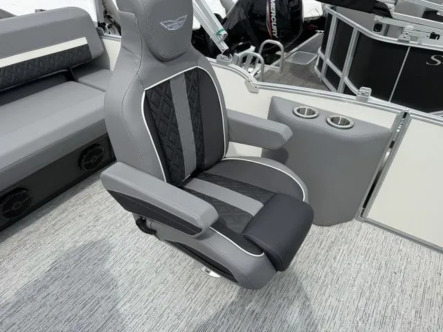 Slide: The Image of Bennington M Swingback 22 MSB Tritoon 2026 - 21