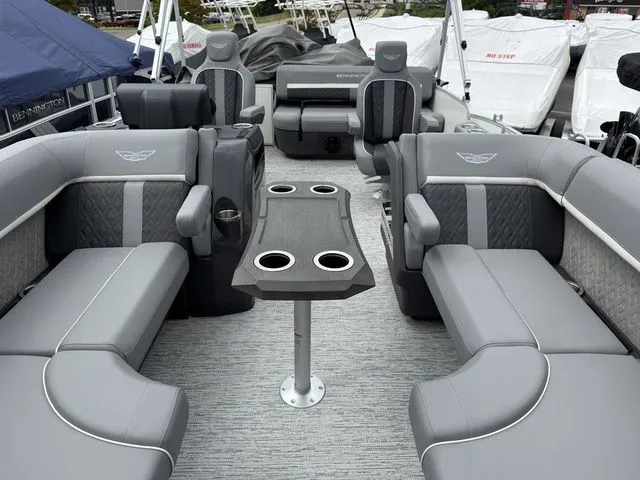 Slide: The Image of Bennington M Swingback 22 MSB Tritoon 2026 - 7