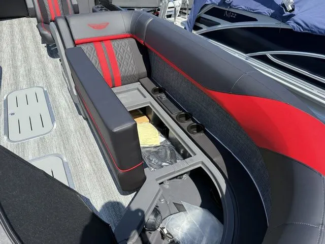 Slide: The Image of Bennington M Quad Bench 24 MFB Tritoon 2026 - 11