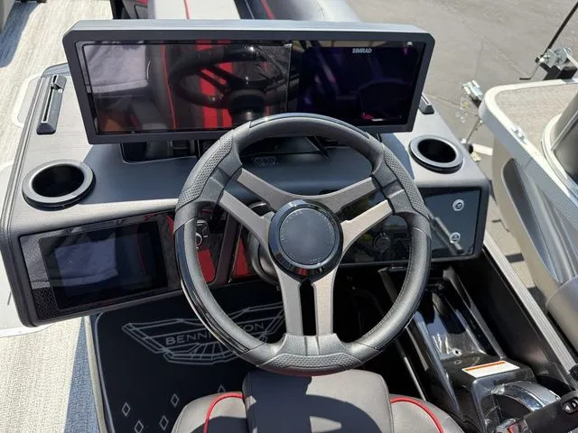 Slide: The Image of Bennington M Quad Bench 24 MFB Tritoon 2026 - 16