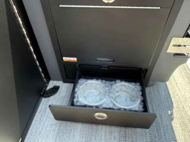 Slide: The Image of Bennington M Quad Bench 24 MFB Tritoon 2026 - 25