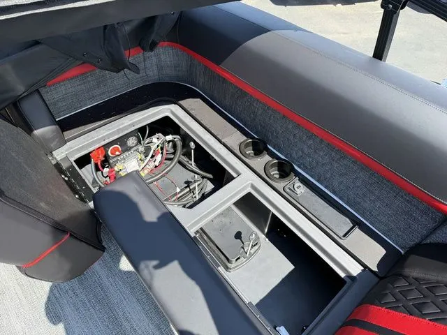 Slide: The Image of Bennington M Quad Bench 24 MFB Tritoon 2026 - 30